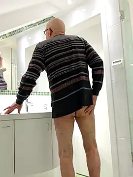 Snapshot of Oldmenhot66 chatting on March 8, 2026, 5:11 am Oldmenhot66 online show from March 8, 2026, 5:11 am