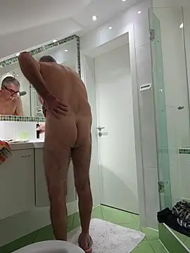 Oldmenhot66 online show from November 23, 2025, 5:28 am