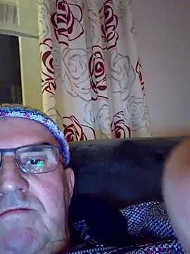 Snapshot of Oldmenhot66 chatting on February 6, 2026, 7:10 pm Oldmenhot66 online show from February 6, 2026, 7:10 pm