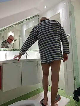 Snapshot of Oldmenhot66 chatting on April 1, 2026, 4:58 am Oldmenhot66 online show from April 1, 2026, 4:58 am