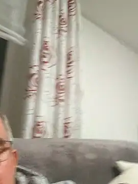 Oldmenhot66 online show from October 30, 2025, 5:10 pm