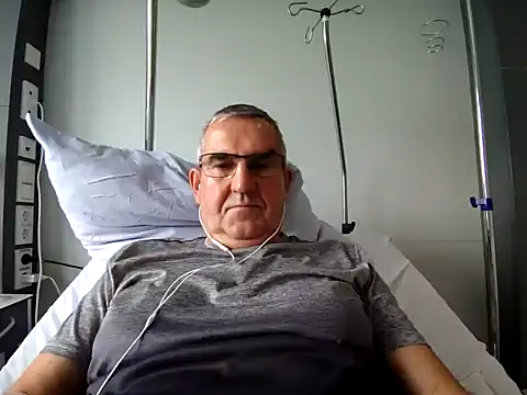 Oldmenhot66 online show from October 21, 2025, 8:36 am