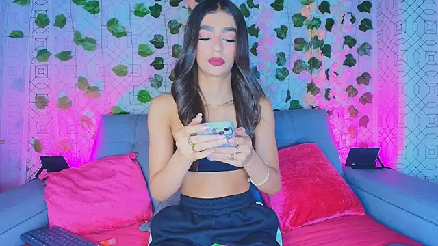 collet 1 online show from September 28, 2025, 12:12 pm