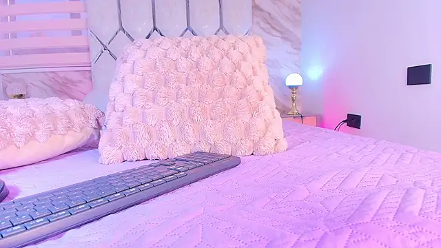 collet 1 online show from November 28, 2025, 12:16 pm