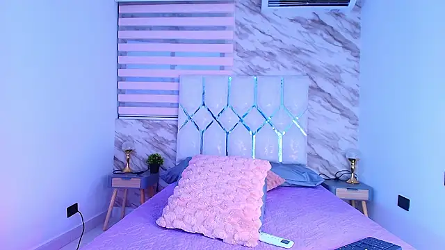 collet 1 online show from February 17, 2026, 12:02 pm