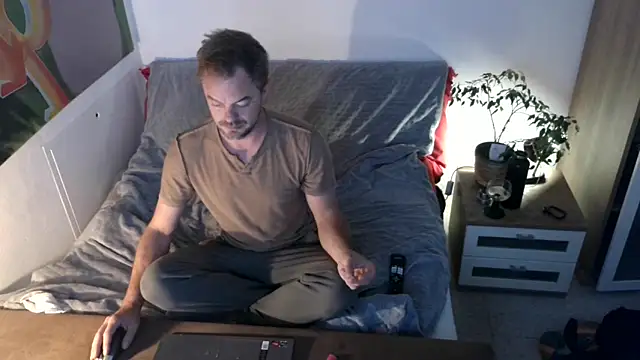 EdelHolz91 online show from September 13, 2025, 6:24 am