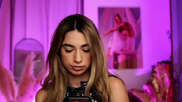 ItalianGirl online show from May 7, 2026, 7:39 pm