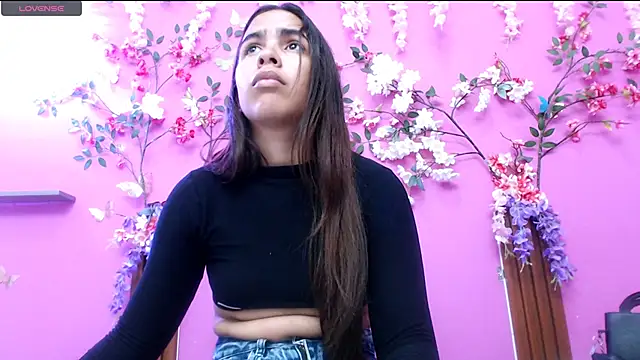 skinnysofia18 online show from June 20, 2026, 2:11 pm