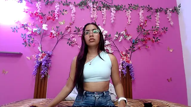 Snapshot of skinnysofia18 chatting on March 18, 2026, 12:51 pm skinnysofia18 online show from March 18, 2026, 12:51 pm