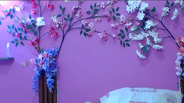 skinnysofia18 online show from January 7, 2026, 1:27 pm