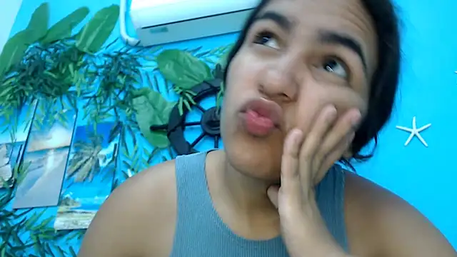 Snapshot of skinnysofia18 chatting on July 18, 2026, 2:14 pm skinnysofia18 online show from July 18, 2026, 2:14 pm