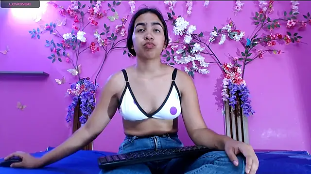 Snapshot of skinnysofia18 chatting on June 22, 2026, 2:14 pm skinnysofia18 online show from June 22, 2026, 2:14 pm