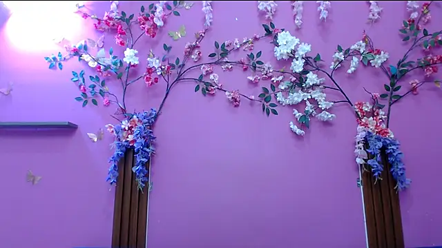 Snapshot of skinnysofia18 chatting on March 8, 2026, 7:44 am skinnysofia18 online show from March 8, 2026, 7:44 am