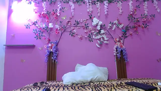 Snapshot of skinnysofia18 chatting on February 5, 2026, 1:18 pm skinnysofia18 online show from February 5, 2026, 1:18 pm