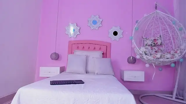 CannelaSmith online show from November 30, 2025, 1:01 pm