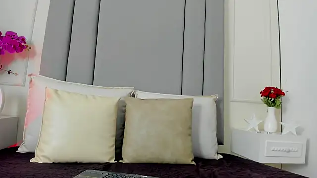 Snapshot of CannelaSmith chatting on July 9, 2026, 1:54 pm CannelaSmith online show from July 9, 2026, 1:54 pm