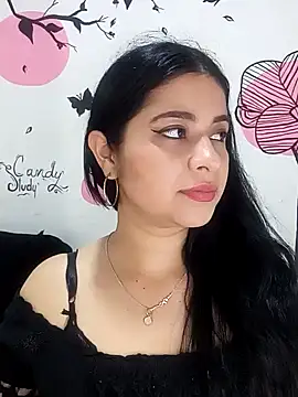 ValerieLove  online show from October 5, 2025, 7:26 pm