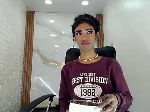 Penelopee Rouse online show from October 6, 2025, 7:36 pm