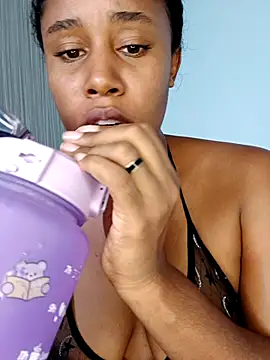 MoniqueMulberry online show from December 2, 2025, 7:37 pm