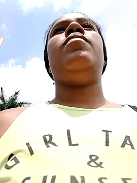 MoniqueMulberry online show from October 1, 2025, 6:45 pm