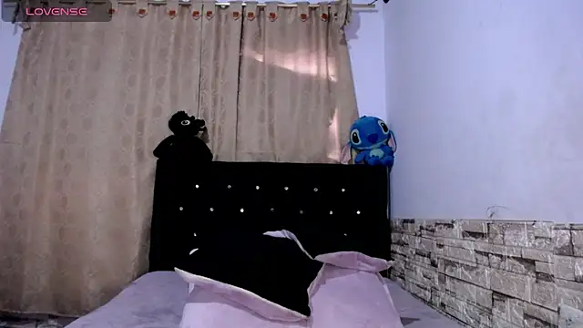 Snapshot of DaraKat18 chatting on February 6, 2026, 10:17 pm DaraKat18 online show from February 6, 2026, 10:17 pm