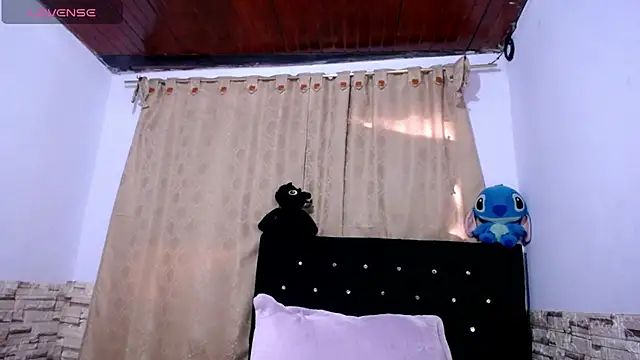 Snapshot of DaraKat18 chatting on February 5, 2026, 10:05 pm DaraKat18 online show from February 5, 2026, 10:05 pm