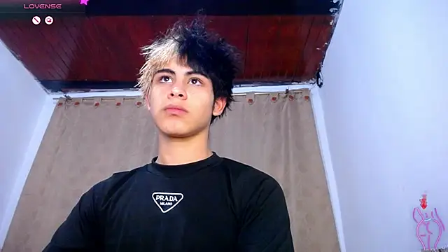 Snapshot of DaraKat18 chatting on March 12, 2026, 10:14 pm DaraKat18 online show from March 12, 2026, 10:14 pm