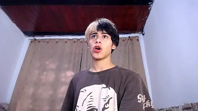 Snapshot of DaraKat18 chatting on March 9, 2026, 10:02 pm DaraKat18 online show from March 9, 2026, 10:02 pm