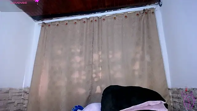 Snapshot of DaraKat18 chatting on March 19, 2026, 10:32 pm DaraKat18 online show from March 19, 2026, 10:32 pm