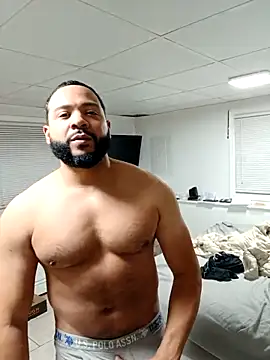 Snapshot of tripping385 chatting on November 19, 2025, 2:00 am tripping385 online show from November 19, 2025, 2:00 am