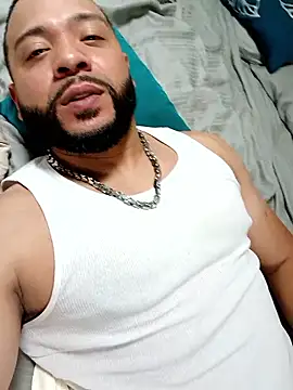 Snapshot of tripping385 chatting on September 24, 2025, 8:59 pm tripping385 online show from September 24, 2025, 8:59 pm