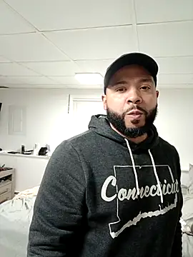 Snapshot of tripping385 chatting on October 15, 2025, 11:02 pm tripping385 online show from October 15, 2025, 11:02 pm