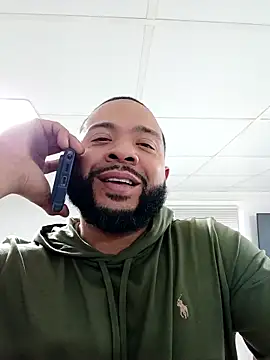 Snapshot of tripping385 chatting on November 24, 2025, 12:21 am tripping385 online show from November 24, 2025, 12:21 am