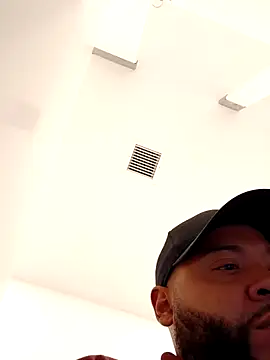 Snapshot of tripping385 chatting on September 22, 2025, 1:17 pm tripping385 online show from September 22, 2025, 1:17 pm