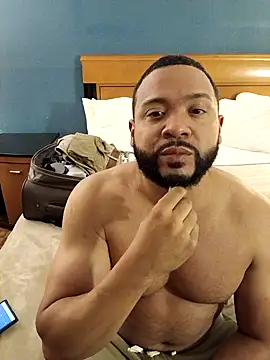 Snapshot of tripping385 chatting on October 2, 2025, 11:19 pm tripping385 online show from October 2, 2025, 11:19 pm