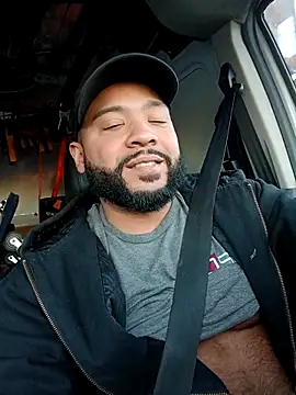 Snapshot of tripping385 chatting on November 4, 2025, 9:29 pm tripping385 online show from November 4, 2025, 9:29 pm