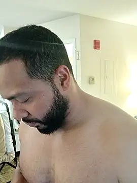 Snapshot of tripping385 chatting on October 8, 2025, 10:10 pm tripping385 online show from October 8, 2025, 10:10 pm