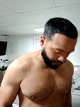 Snapshot of tripping385 chatting on November 18, 2025, 12:59 am tripping385 online show from November 18, 2025, 12:59 am