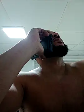 Snapshot of tripping385 chatting on November 9, 2025, 3:43 am tripping385 online show from November 9, 2025, 3:43 am