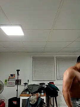 Snapshot of tripping385 chatting on November 7, 2025, 12:59 am tripping385 online show from November 7, 2025, 12:59 am