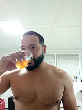 Snapshot of tripping385 chatting on November 5, 2025, 10:02 pm tripping385 online show from November 5, 2025, 10:02 pm