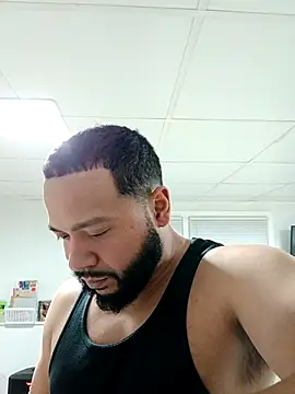 Snapshot of tripping385 chatting on November 15, 2025, 9:19 pm tripping385 online show from November 15, 2025, 9:19 pm