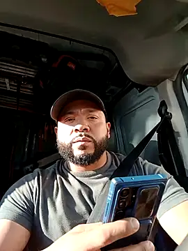 Snapshot of tripping385 chatting on October 1, 2025, 8:46 pm tripping385 online show from October 1, 2025, 8:46 pm