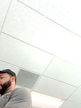 Snapshot of tripping385 chatting on October 9, 2025, 2:17 pm tripping385 online show from October 9, 2025, 2:17 pm