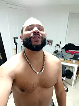 Snapshot of tripping385 chatting on November 16, 2025, 10:24 pm tripping385 online show from November 16, 2025, 10:24 pm