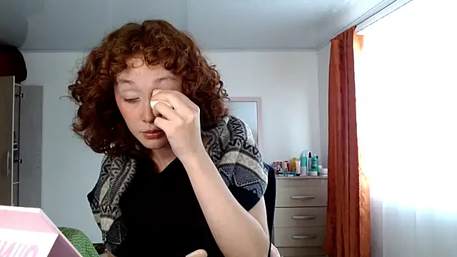 Snapshot of Myrosieposy chatting on March 31, 2026, 9:28 pm Myrosieposy online show from March 31, 2026, 9:28 pm