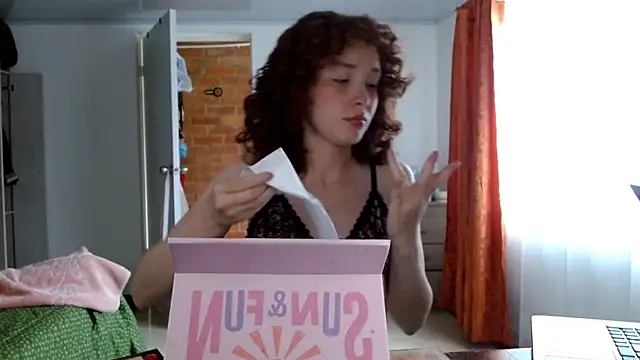 Snapshot of Myrosieposy chatting on April 1, 2026, 7:44 pm Myrosieposy online show from April 1, 2026, 7:44 pm