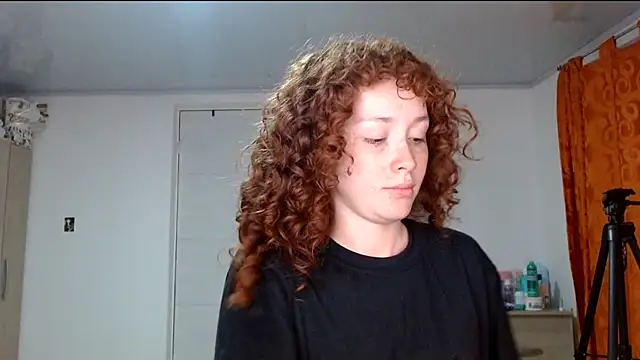 Snapshot of Myrosieposy chatting on March 5, 2026, 11:32 pm Myrosieposy online show from March 5, 2026, 11:32 pm