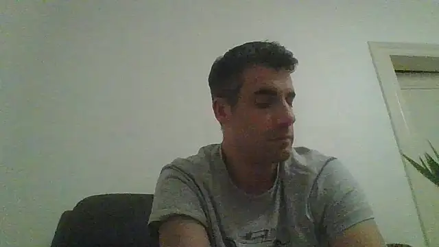 JulioIsHere4you online show from November 13, 2025, 2:04 am