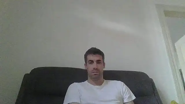 JulioIsHere4you online show from October 4, 2025, 9:22 am